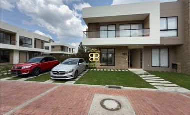 SE ARRIENDA CASA EN CHIA VEREDA TIQUIZA