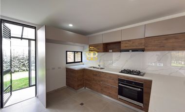 SE ARRIENDA CASA EN CHIA VEREDA TIQUIZA