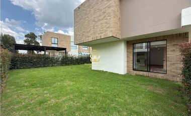 SE ARRIENDA CASA EN CHIA VEREDA TIQUIZA