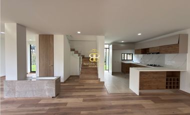 SE ARRIENDA CASA EN CHIA VEREDA TIQUIZA