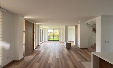 SE ARRIENDA CASA EN CHIA VEREDA TIQUIZA