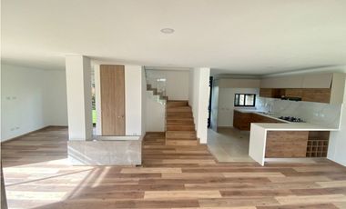 SE ARRIENDA CASA EN CHIA VEREDA TIQUIZA