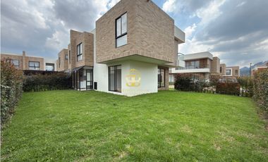 SE ARRIENDA CASA EN CHIA VEREDA TIQUIZA