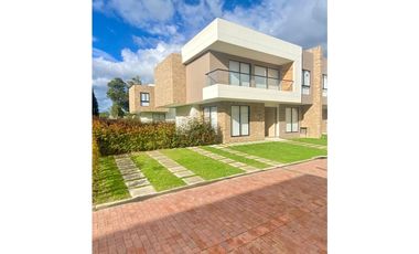 SE ARRIENDA CASA EN CHIA VEREDA TIQUIZA