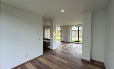 SE ARRIENDA CASA EN CHIA VEREDA TIQUIZA