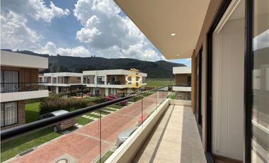 SE ARRIENDA CASA EN CHIA VEREDA TIQUIZA