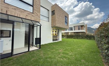 SE ARRIENDA CASA EN CHIA VEREDA TIQUIZA