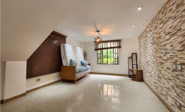 CASA EN SABANETA ESQUINERA, A BUEN PRECIO