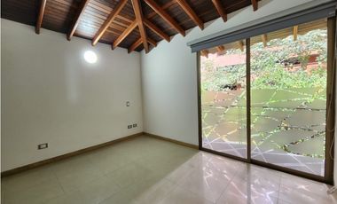 CASA EN SABANETA ESQUINERA, A BUEN PRECIO