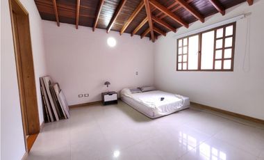 CASA EN SABANETA ESQUINERA, A BUEN PRECIO