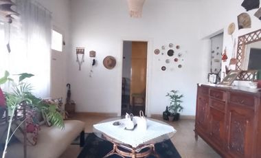 CASA 4 AMB EXCELENTE UBICACION