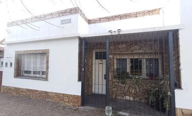 CASA 4 AMB EXCELENTE UBICACION