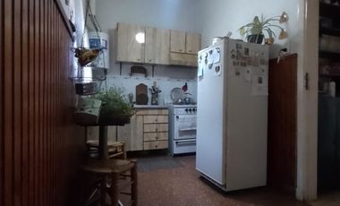 CASA 4 AMB EXCELENTE UBICACION