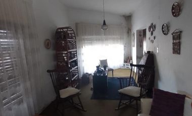 CASA 4 AMB EXCELENTE UBICACION