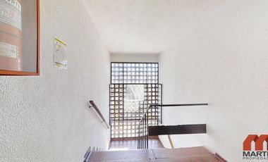 Departamento en alquiler en Martinez 3 amb por escalera con balcón y cochera Seguridad 24 hs