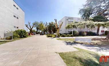 Departamento en alquiler en Martinez 3 amb por escalera con balcón y cochera Seguridad 24 hs