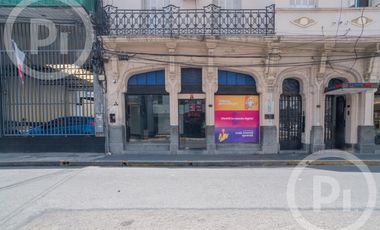 Local en VENTA con gran salón, tres privados y 2 baños