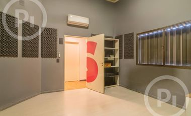 Local en VENTA con gran salón, tres privados y 2 baños