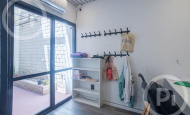 Local en VENTA con gran salón, tres privados y 2 baños