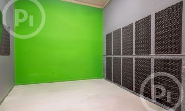 Local en VENTA con gran salón, tres privados y 2 baños