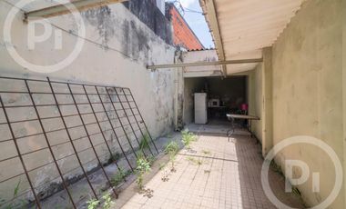 Local en VENTA con gran salón, tres privados y 2 baños