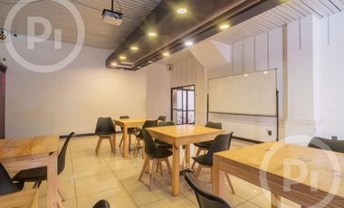 Local en VENTA con gran salón, tres privados y 2 baños