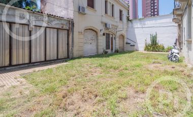 Local en VENTA con gran salón, tres privados y 2 baños