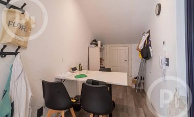 Local en VENTA con gran salón, tres privados y 2 baños