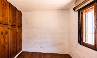 Casa dos plantas cerca de Hospital Privado en Colinas de Velez Sarfield