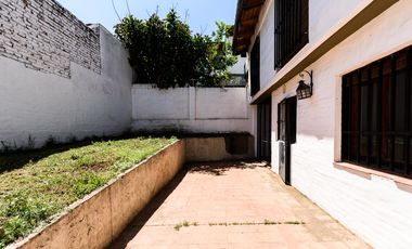 Casa dos plantas cerca de Hospital Privado en Colinas de Velez Sarfield