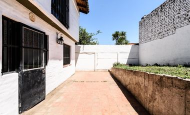 Casa dos plantas cerca de Hospital Privado en Colinas de Velez Sarfield