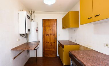 Casa dos plantas cerca de Hospital Privado en Colinas de Velez Sarfield