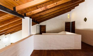 Casa dos plantas cerca de Hospital Privado en Colinas de Velez Sarfield