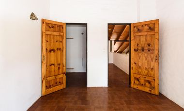 Casa dos plantas cerca de Hospital Privado en Colinas de Velez Sarfield