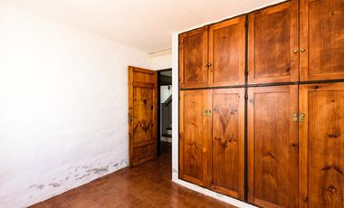 Casa dos plantas cerca de Hospital Privado en Colinas de Velez Sarfield