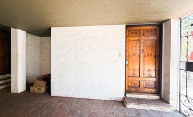 Casa dos plantas cerca de Hospital Privado en Colinas de Velez Sarfield