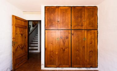 Casa dos plantas cerca de Hospital Privado en Colinas de Velez Sarfield