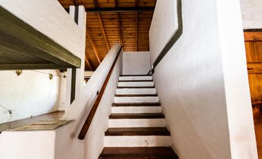 Casa dos plantas cerca de Hospital Privado en Colinas de Velez Sarfield