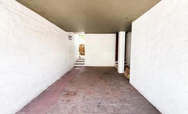 Casa dos plantas cerca de Hospital Privado en Colinas de Velez Sarfield