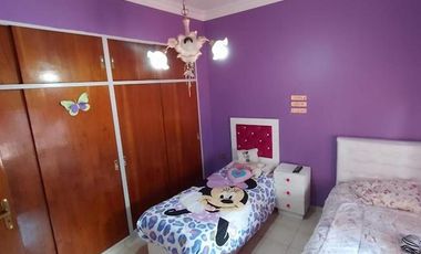 CASA 4 AMB. CON PATIO Y COCHERA