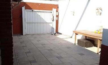 CASA 4 AMB. CON PATIO Y COCHERA