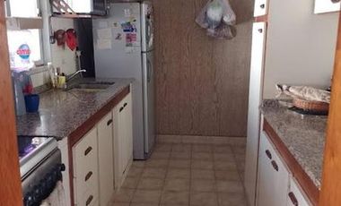 CASA 4 AMB. CON PATIO Y COCHERA