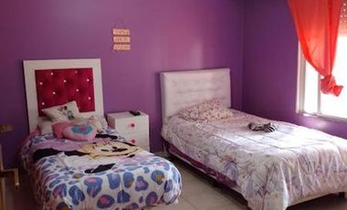 CASA 4 AMB. CON PATIO Y COCHERA