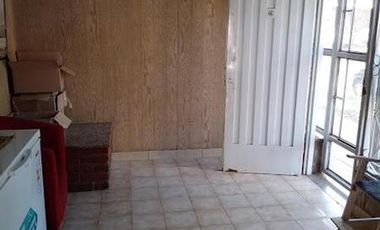 CASA 4 AMB. CON PATIO Y COCHERA