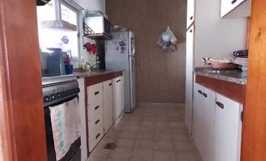 CASA 4 AMB. CON PATIO Y COCHERA