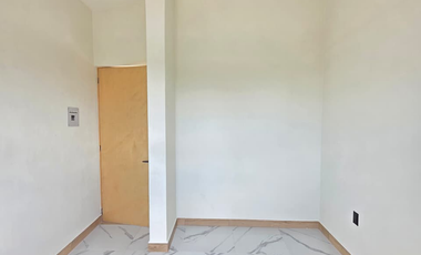 CASA EN VENTA, 1 PLANTA, 2 RECÁMARAS, 2 BAÑOS, COCHERA PARA 1 AUTO.