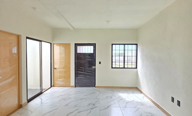 CASA EN VENTA, 1 PLANTA, 2 RECÁMARAS, 2 BAÑOS, COCHERA PARA 1 AUTO.