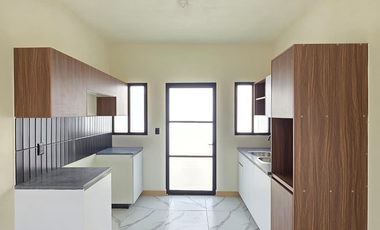 CASA EN VENTA, 1 PLANTA, 2 RECÁMARAS, 2 BAÑOS, COCHERA PARA 1 AUTO.