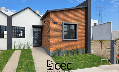 CASA EN VENTA, 1 PLANTA, 2 RECÁMARAS, 2 BAÑOS, COCHERA PARA 1 AUTO.