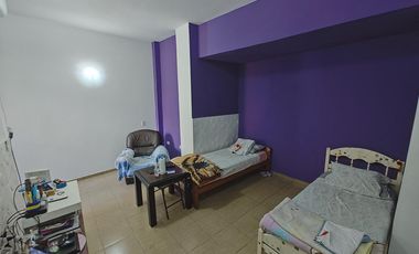 Casa con  Locales y un departamento en venta en G. Catan